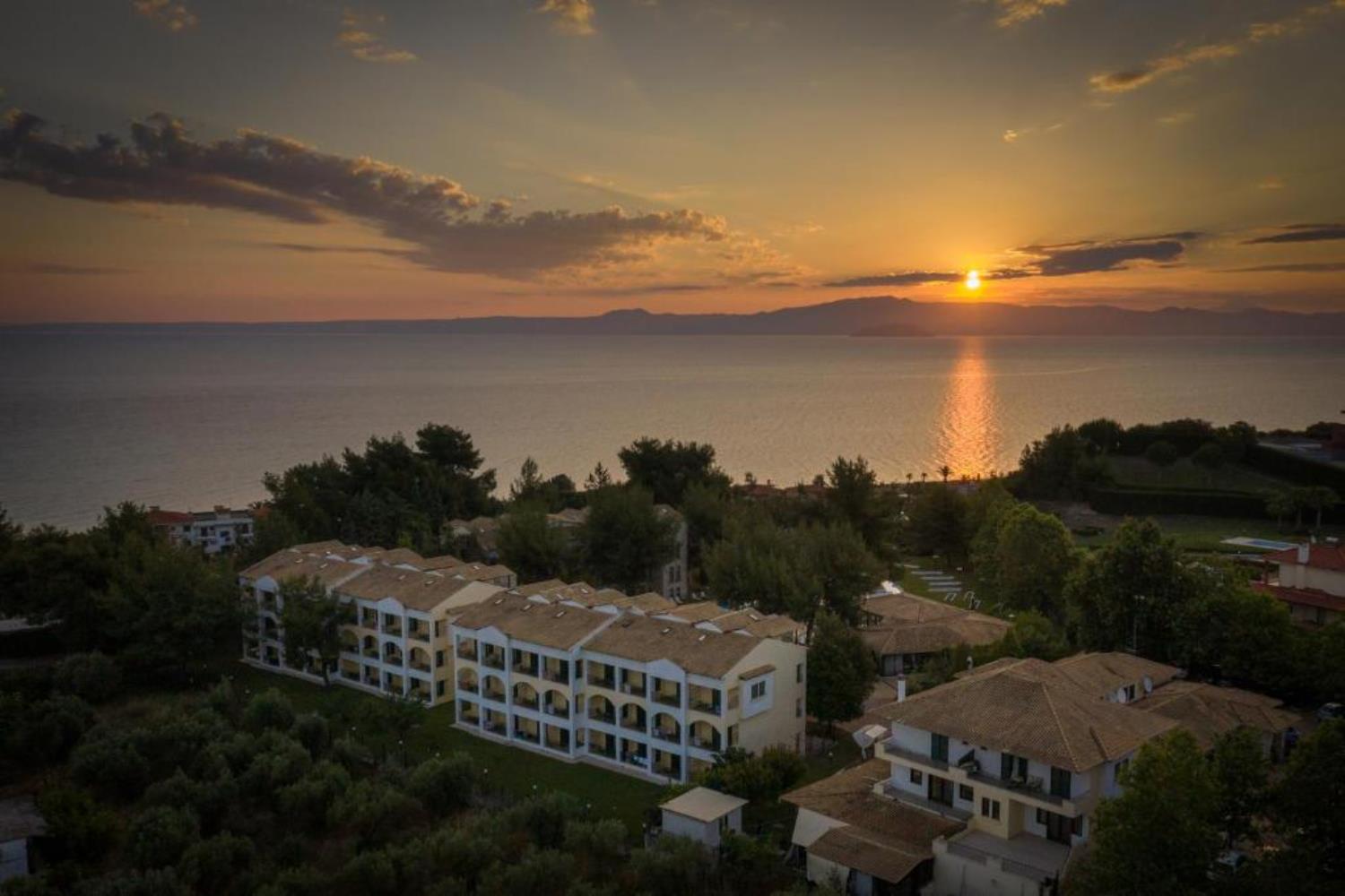 Zeus Eleva Kassandra Lagoon