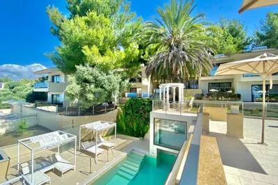 RAHONI CRONWELL HOTEL