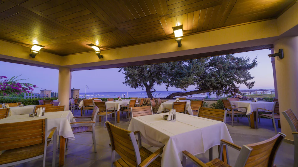 Amaryllis Beach Front Hotel