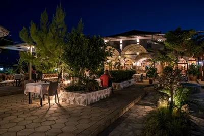 Aphrodite Studios & Apartments