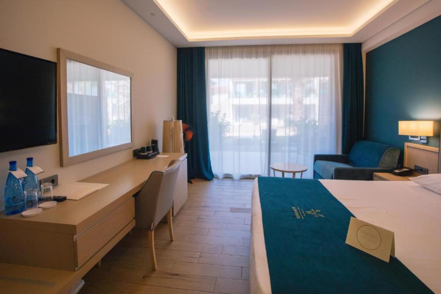 Almyros Beach Resort & Spa