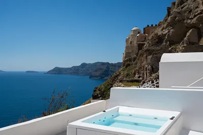 You and Me Suites Oia