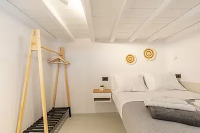 Ivi Mykonean Suites
