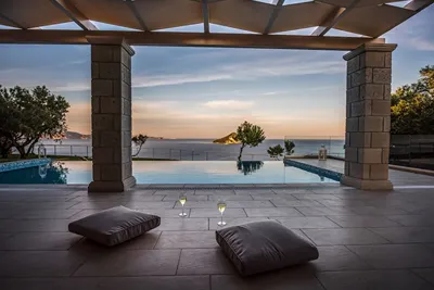 Avra Villa