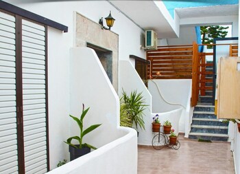 VILLA ANDREWS