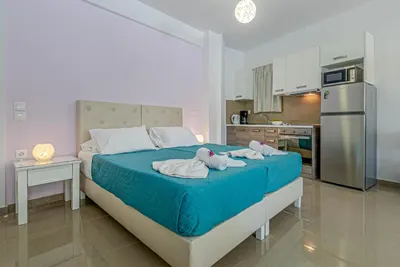 Palapart Gikas Studios and Suites