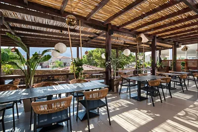 Costa Lindia Beach
