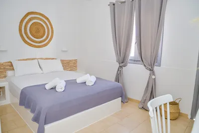 Avgerinos Deluxe Rooms