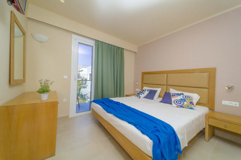 Amaryllis Beach Front Hotel