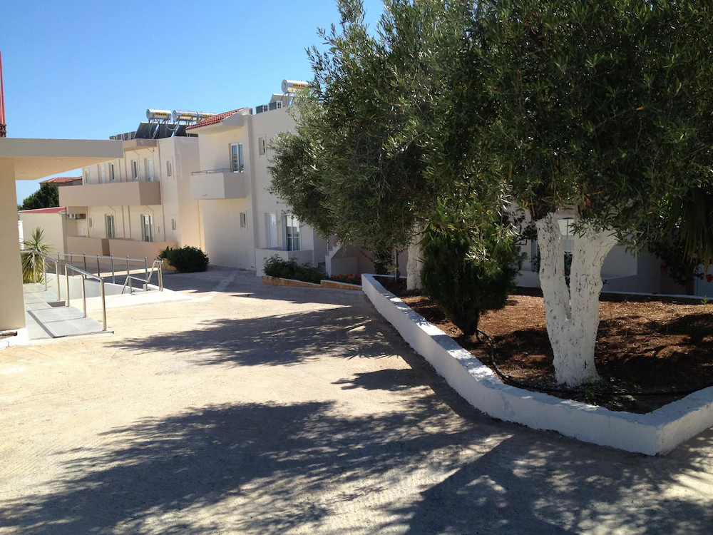 Amaryllis Beach Front Hotel