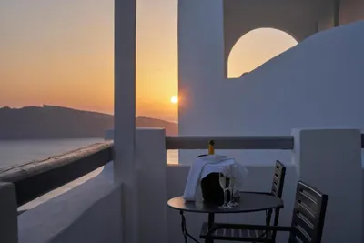 Mr & Mrs White Oia - Santorini