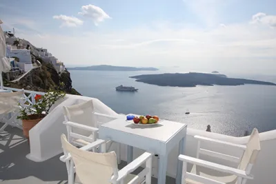 Manos Small World Santorini