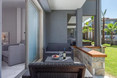 Dionysos Hotel & Suites