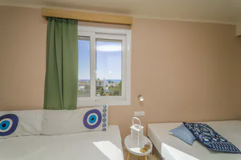 Amaryllis Beach Front Hotel