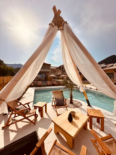Amo Golden Suites