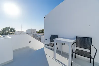 Central Fira Suites