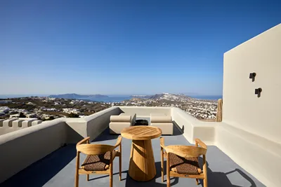 Luna Santorini Suites