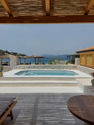 Mandraki Beach Resort