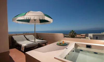 Terra Verde Oia by K&K
