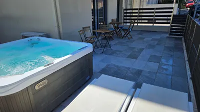Rhodes City University Suite