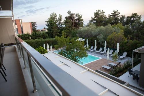 8 Boutique Suites