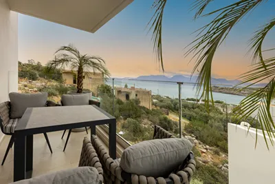 Lazar Lux Suites