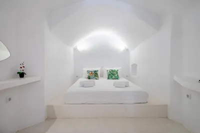 Karpimo & Fertimo Suites Santorini