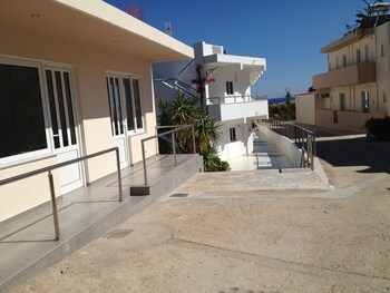 Amaryllis Beach Front Hotel