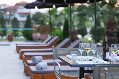 Yakinthos Hotel