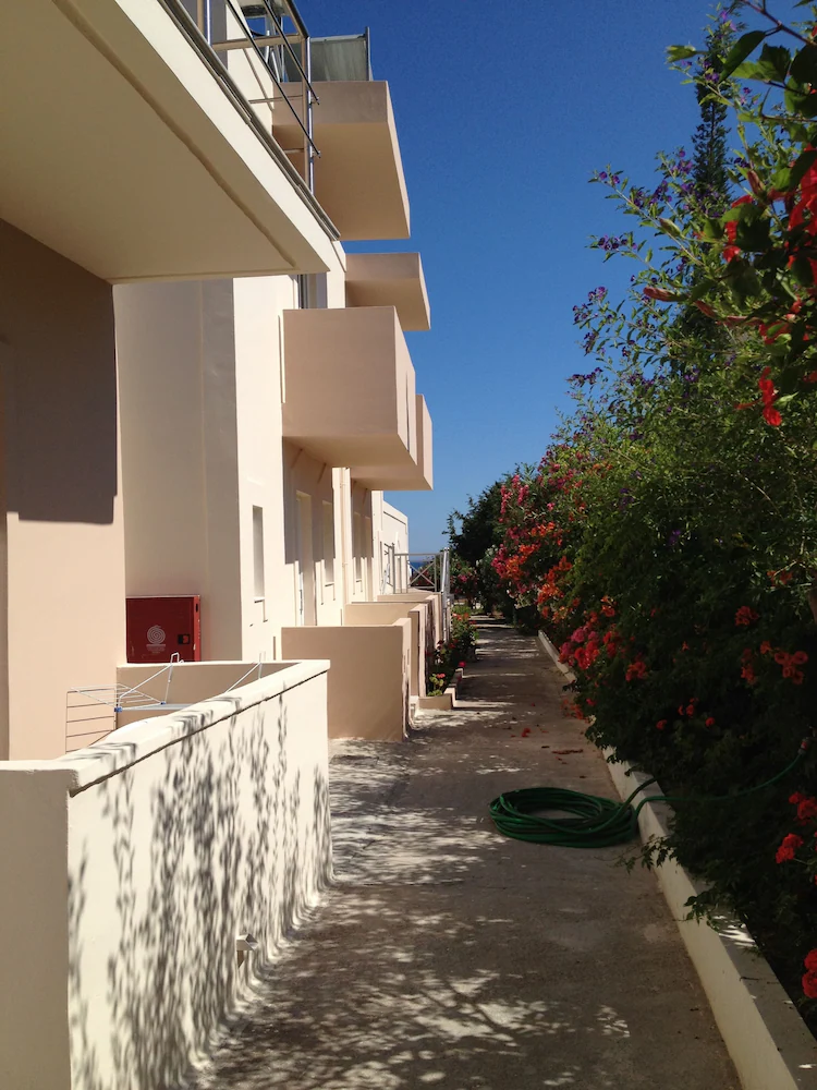 Amaryllis Beach Front Hotel