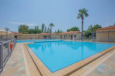 Golden Coast Hotel & Bungalows