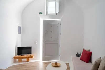 Karpimo & Fertimo Suites Santorini
