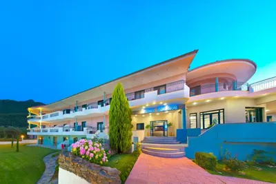 Ocean Beach Hotel