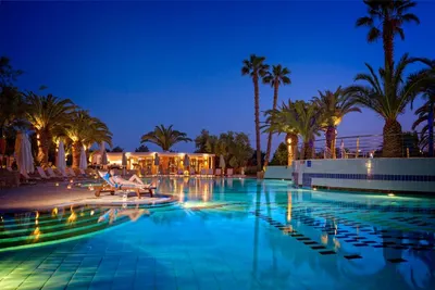 LAGOMANDRA BEACH & SUITES