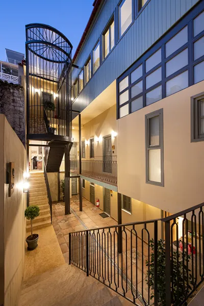 Living Yard Acropolis