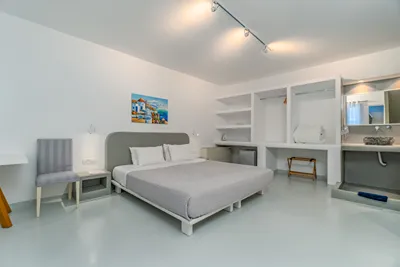 Central Fira Suites