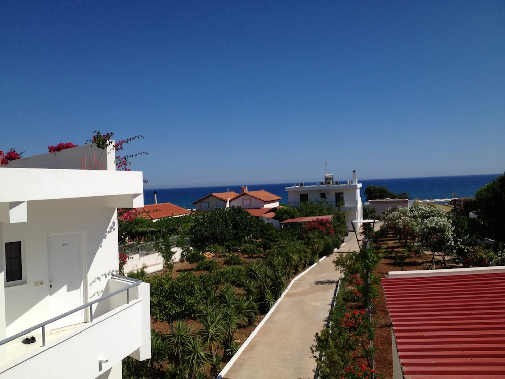 Amaryllis Beach Front Hotel