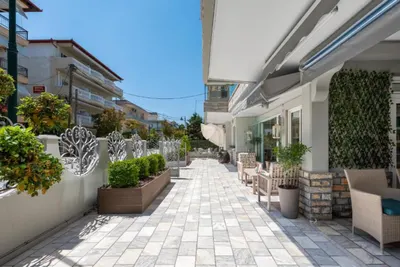 Ouzas Luxury Hotel