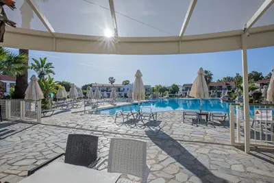 Golden Coast Hotel & Bungalows