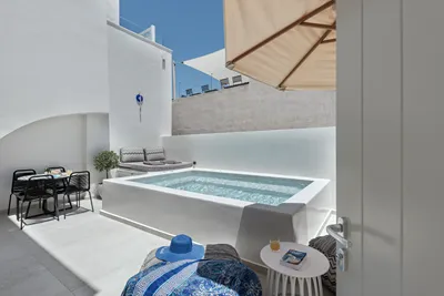 La Madeleine Oia Suites & Caves