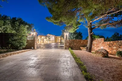 Artina Luxury Villa