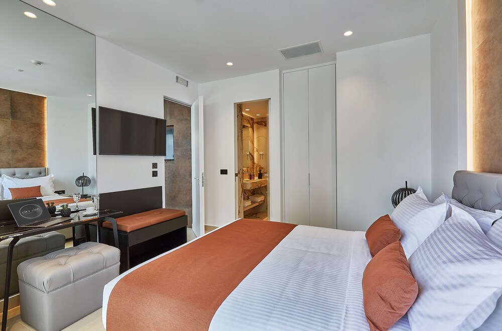 City Lion Apartments & Lofts