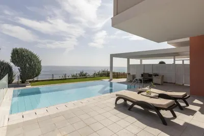 Louis Apostolata Island Resort