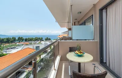 LAGOMANDRA BEACH & SUITES