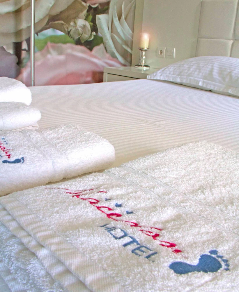 HOTEL MACEDON