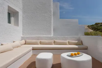 Voca Hotel & Suites