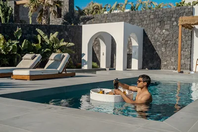 Numa Santorini
