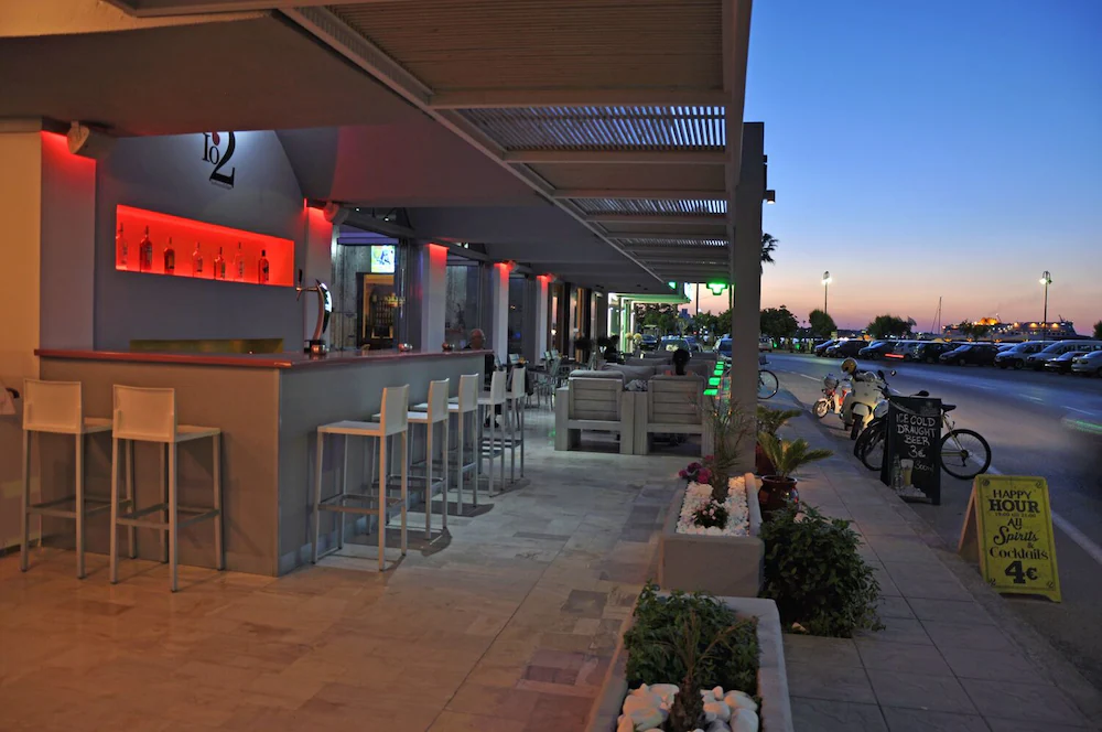 Zephyros Hotel