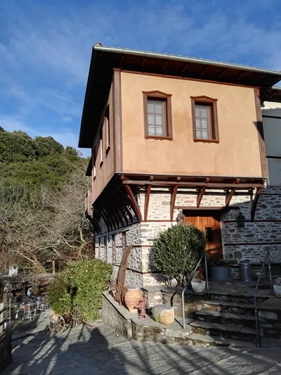 Viraggas Mansion