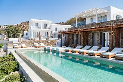 Super Paradise Hotel